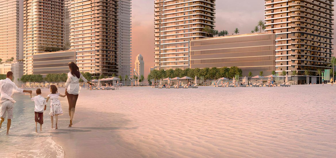 Apartamento en venta en Emaar beachfront, Dubai, EAU 4 dormitorios, 229 m2 No. 2681 - foto 1